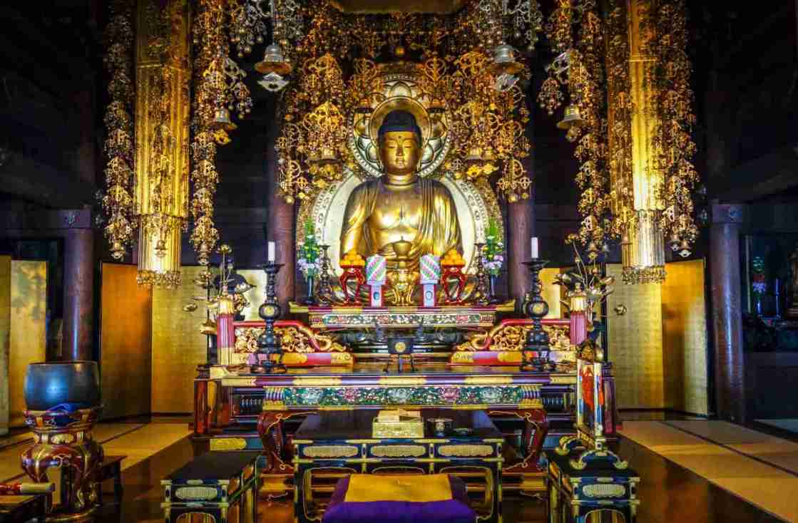 Templo Chion-in con gran puerta tradicional
