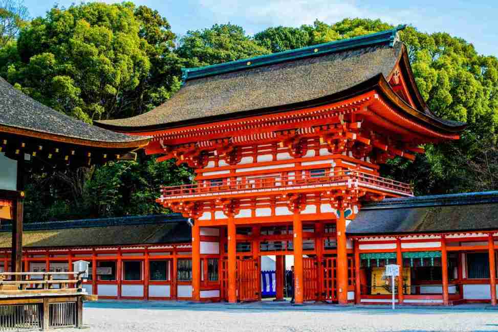 Santuario Yasaka en el barrio de Gion en Kioto