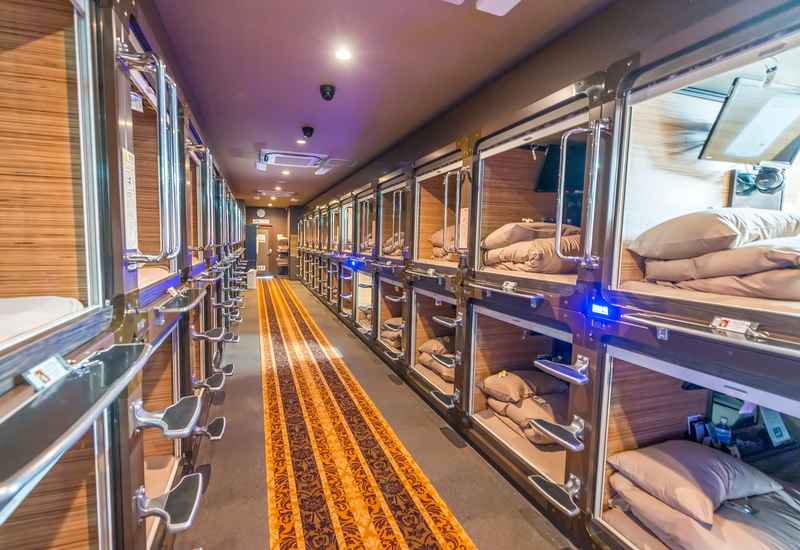 Interior de un hotel cápsula japonés