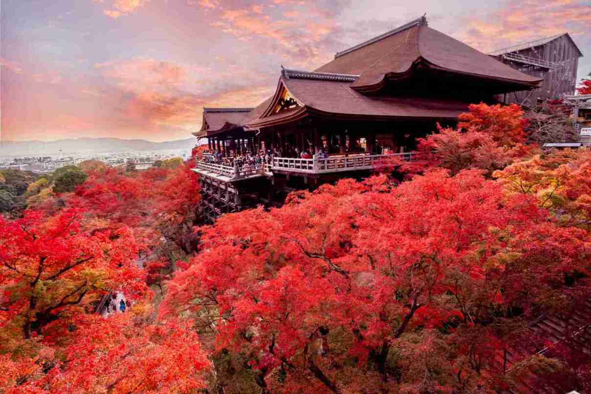 Templo Kiyomizu-dera con su terraza de madera
