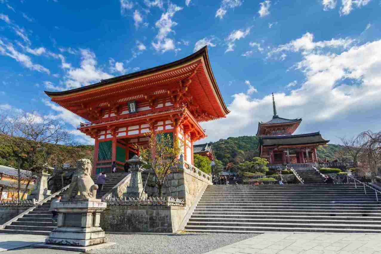 Templo Kiyomizu-dera con su famosa terraza de madera