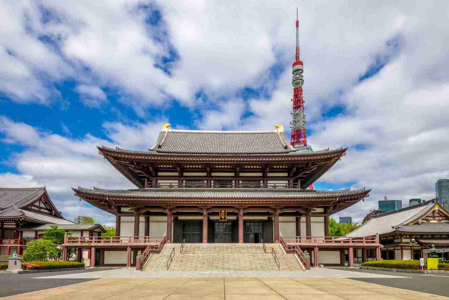 Templo Zojo-ji con Tokyo Tower al fondo