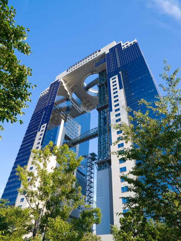 Umeda Sky Building durante viajes juveniles a Japón